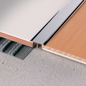 Technical joint for same - height flooring Tialu